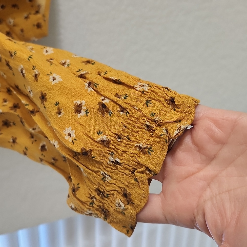 Elodie long sleeve mock neck smocked top mustard yellow floral medium - Picture 3 of 4